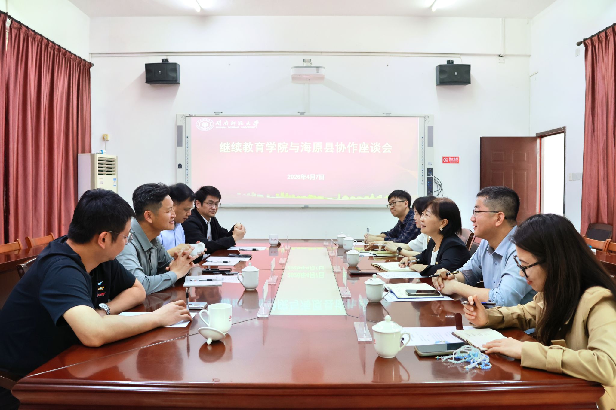 我校与福建省援宁干部团队召开协作座谈会